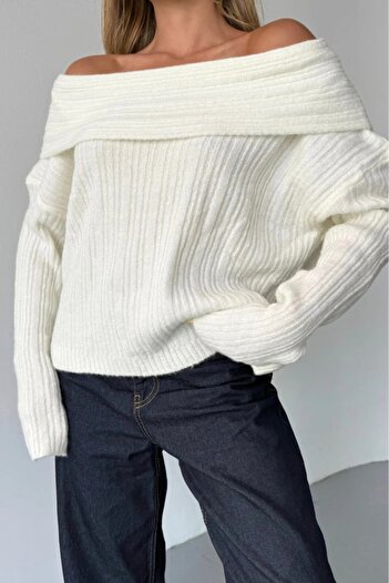 Cemre Life Women's Oversize Madonna Collar Knitwear Sweater