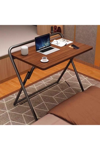 Un A smart and practical folding desk table, suitable for everyday use, whether for work or study.