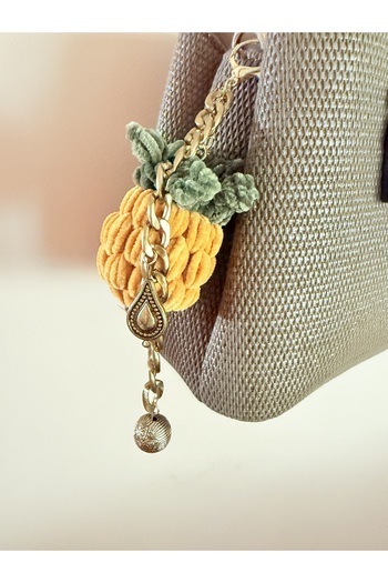 OITA Pineapple Chain Multi-Bag Charm Purse Accessory Bag Decoration Keychain with Knitted Heart Figure