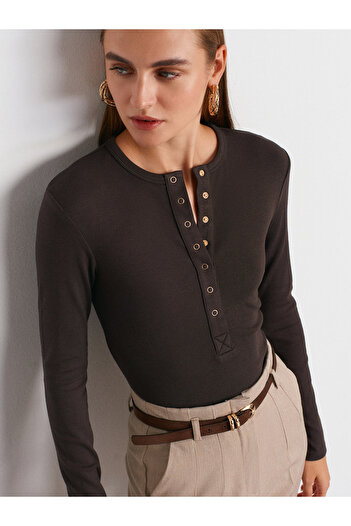 Dilvin 32024 Snap Fastener Long Sleeve Top-Dark Brown