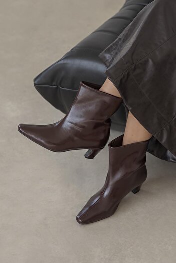 STRASWANS Viva Women's Wrinkled Leather Boots Burgundy