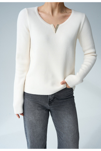 studio fashion 1988 Women's V-Neck Premium Knitwear Sweater with Metal Accessories