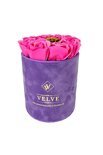 velve Pachet Velvet, cu 9 trandafiri de sapun, Roz/Auriu, suport bijuterii in forma de silueta si pantof