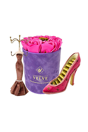 velve Pachet Velvet, cu 9 trandafiri de sapun, Roz/Auriu, suport bijuterii in forma de silueta si pantof