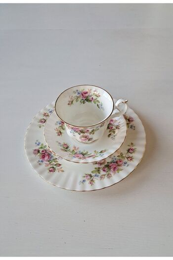 Royal Albert Moss Rose Bone China England Antique Tea Cup 3 Pieces 160 ml
