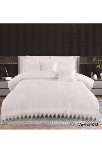 Roshen A sophisticated microfiber lace bedspread set with prominent details and a touch of luxury and elegance. A quilt measuring 240*260.