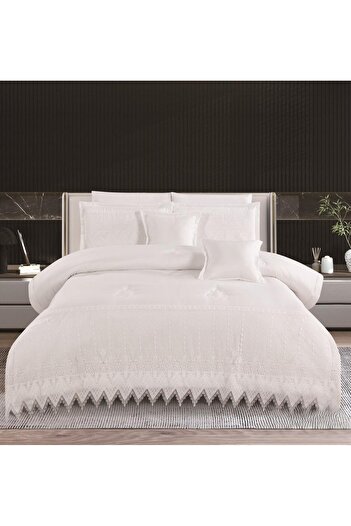SNOOZYL Royal bridal bedspread with lace design to give you beauty and elegance