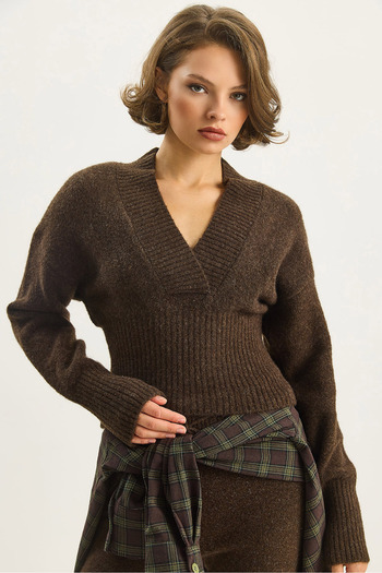 Bianco Lucci Women's V-Neck Waist Fitted Ribbed Knit Sweater 5080 60283586