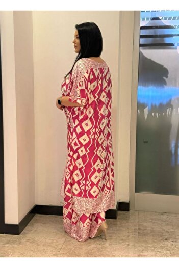Ferdanur Başaran Oversize İtalyan İpek Saten Pembe Desenli Asimetrik İkili Takım