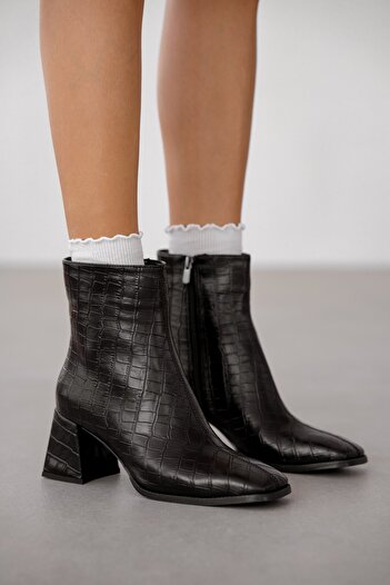 selinshoes Aris Front Line Detailed Blunt Toe Women's Boots-Black Croco