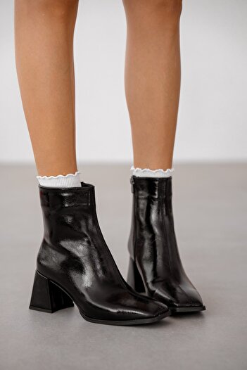 selinshoes Aris Front Line Detailed Blunt Toe Women's Boots-Black Patent Leather