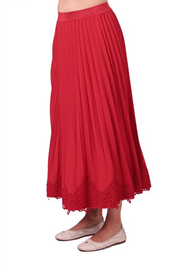 Invee Guipure Pleated Skirt Red
