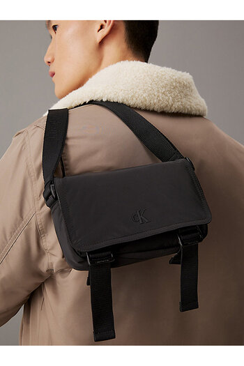 Calvin Klein Men's Ultralight Camera Bag
