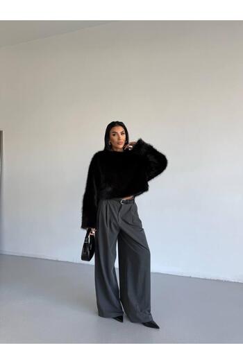 maf collection Women's Black Crew Neck Fur Sweater