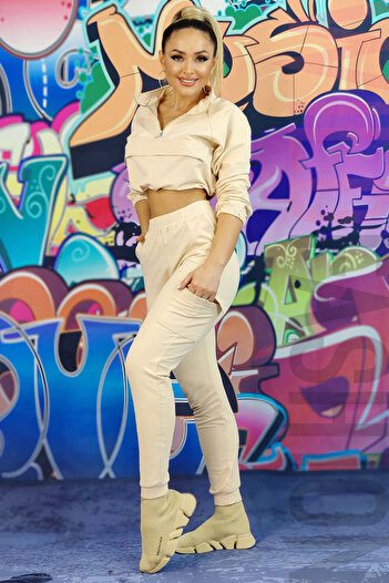 WildFashion Casual tracksuit with pockets, wide cuffs and drawstring at the waist J731RR-15