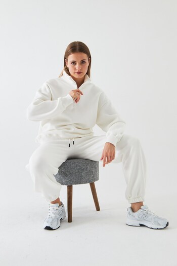 The Champ Clothing Unisex Oversize Tracksuit Set Basic White – Zippered Stand Collar, Elasticated Legs, 3 Thread Ribbed Pol