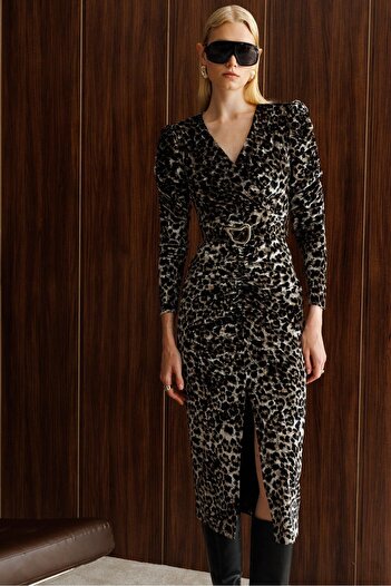 Moda İlgi Modailgi Kruvaze Büzgü Detaylı Kadife Lepoar Kumaş Beli Kemerli Kalem Elbise Leopar