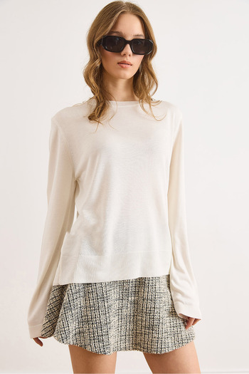 Olalook Women's Ecru Viscose Crew Neck Flowy Basic Slim Knit Sweater Kzk-19001012