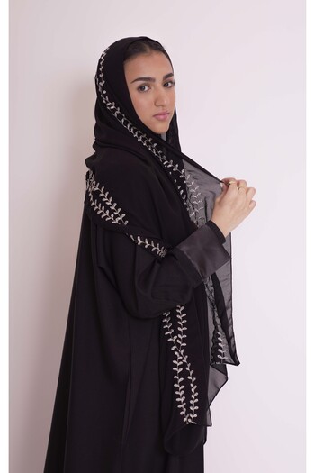 outline Black veil with branch embroidery on both sides