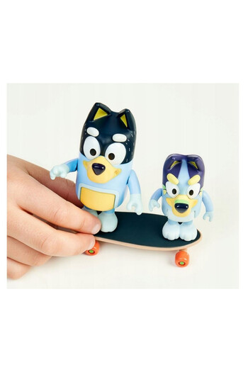 moose Set of 2 Bluey figurines - Bluey & Bandit, Skateboard