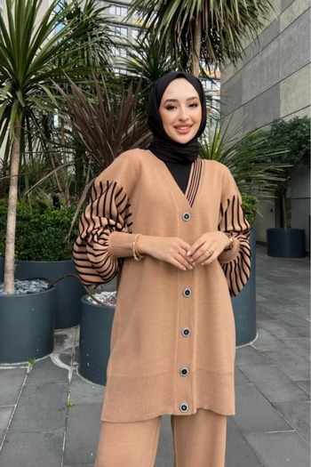 LOBOLIC Stylish and Comfortable Women's Buttoned Knitwear Cardigan Set