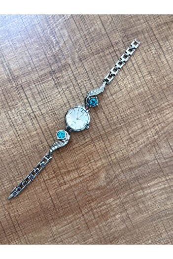 LOOQ Vintage Zircon Stone Detailed Women's Wristwatch