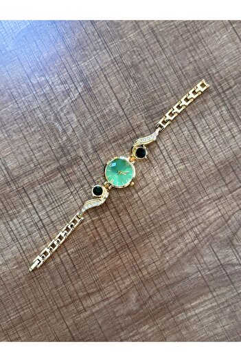 LOOQ Vintage Zircon Stone Detailed Women's Wristwatch