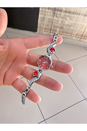 LOOQ Vintage Zircon Stone Detailed Women's Wristwatch