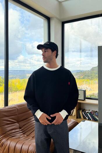 Flaw Wear Front Pocket Detail Black Sweatshirt