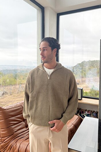 Flaw Wear Half Collar Zippered Khaki Basic