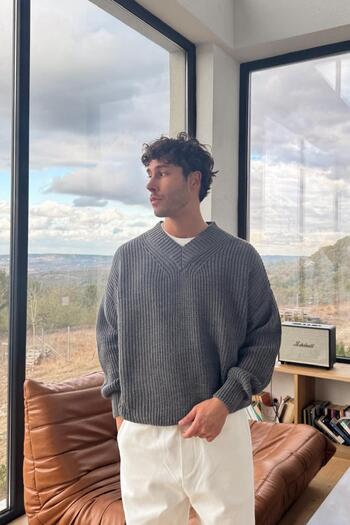 Flaw Wear V-Neck Knitwear Sweater