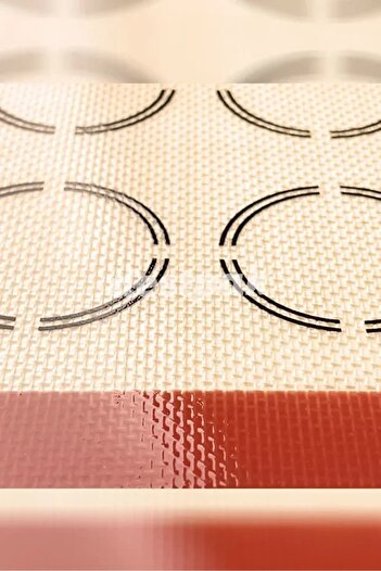 BALCI HEDİYELİK Ovenable Washable Self-Oiling Silicone Baking Mat Macaron Cookies 40X30