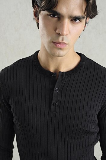 GIESTO Tight Fitting Buttoned Knitwear Black T-Shirt