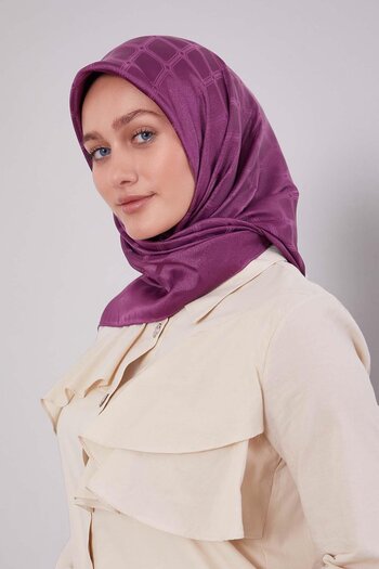 Levidor Purple Geometric Crystal Jacquard Scarf