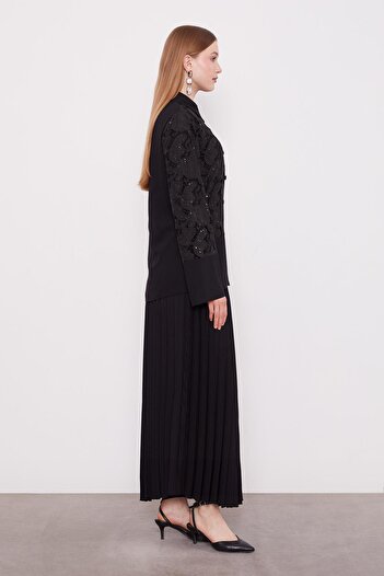 Levidor Black Pleated Lace Detailed Triple Skirt Suit