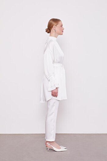Levidor Ecru Double Set with Ruffle Detail on the Sleeves