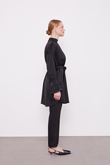 Levidor Black Sleeve Ruffle Detailed Double Suit