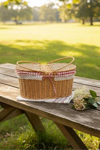 Bayev Wicker Oval Picnic Basket Picnic Basket with Lid and Cloth 700802