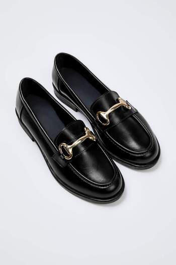 TRENDYOL SHOES Black Metal Accessory Detailed Women's Loafer Shoes Takaw26La00007
