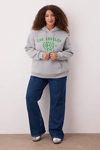 Trendyol Curve Gray Hooded Oversize Slogan Printed Knitted Plus Size Sweatshirt Tbbaw26Ao00016