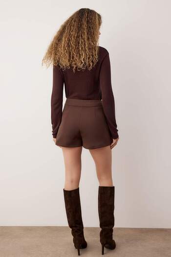 Trendyol Collection Μίνι σορτς με λεπτομέρεια με κουμπιά σε σκούρο καφέ Σορτς & βερμούδες TWOAW26SR00027