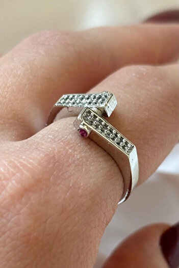 Leo'Stone Premium Imported Series Red Stone Screw Design Adjustable Women's Steel Ring