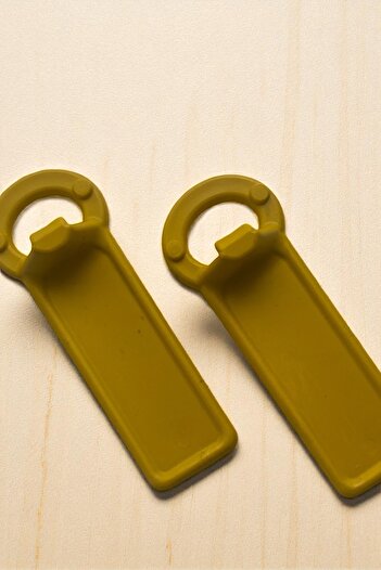Dore Voir 2 Pieces Hard Plastic Can/Bottle Opener - Mustard Color