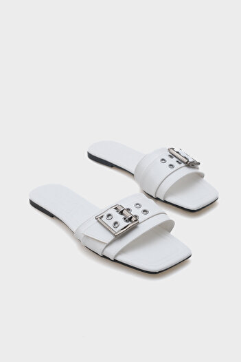 Capone Outfitters Katha Metal Buckle Flat Heeled Blunt Toe Women's Slippers