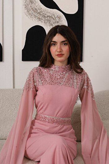 Generic Long pink evening dress embroidered with shiny sequins with an elegant chiffon cape 📄 Short description (Meta Description)