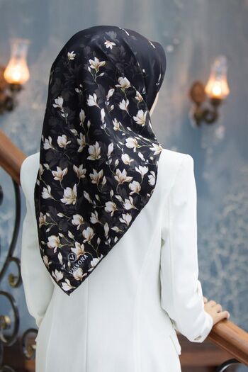 Vissona 57% Silk 43% Viscos Twill Silk Floral Pattern Black Color 90X90 Scarf Planting Shape : Hand Sewing