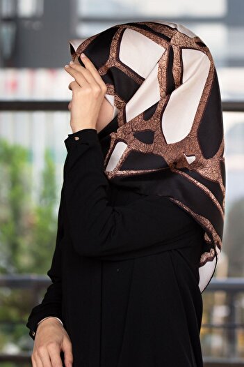 Vissona 57% Silk 43% Viscos Twill Silk Gold Effect Geometric Pattern Black - Cream Colored 90X90 Scarf Diki