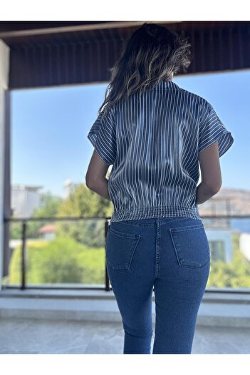 Atelier Derin Koyu Gri Üzeri Beyaz Çizgili Bağlamalı Gömlek