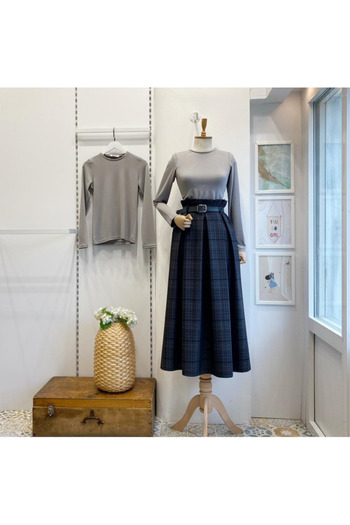 Faya Boutique Plaid Gray Skirt with Leather Belt