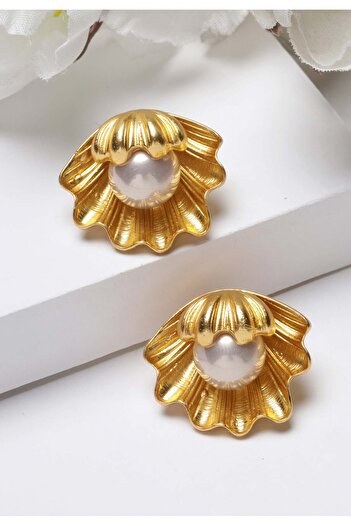 Avant-Garde Paris Sea Shell Pearl Earrings